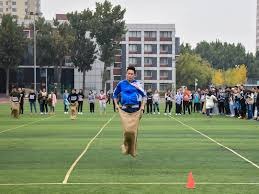 • 贡萨洛·加西亚担任九号位